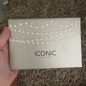 Iconic London blush & contour palette